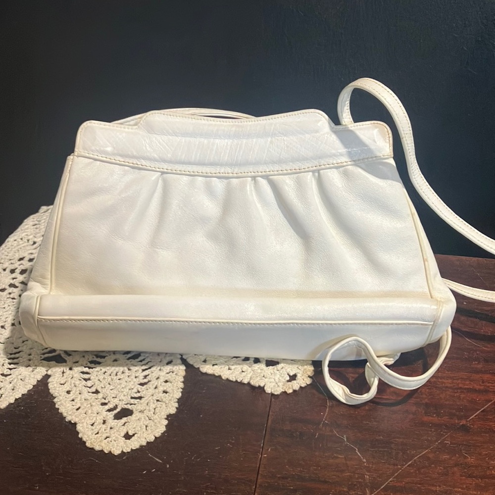 Vintage White Susan Gail Genuine Leather Crossbody Purse Magnetic Snap Opening